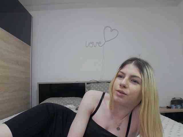 KaylaBloom webcam