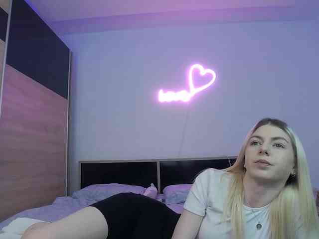 KaylaBloom webcam