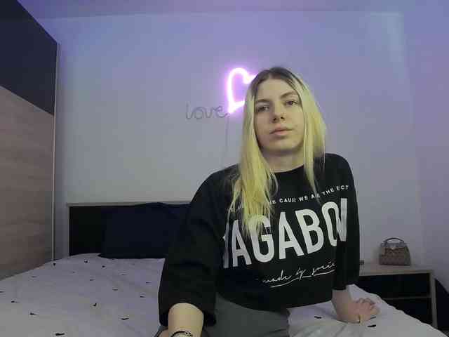KaylaBloom webcam