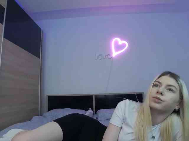 KaylaBloom webcam