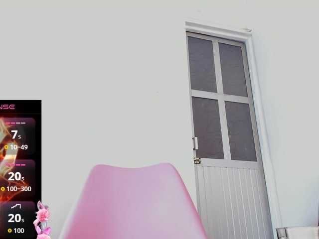 RiriBlonde live webcam show