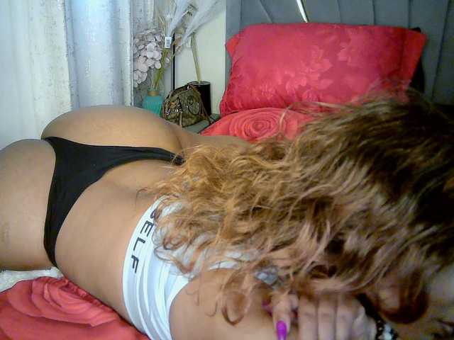 Leilasandy live cam on BongaCams