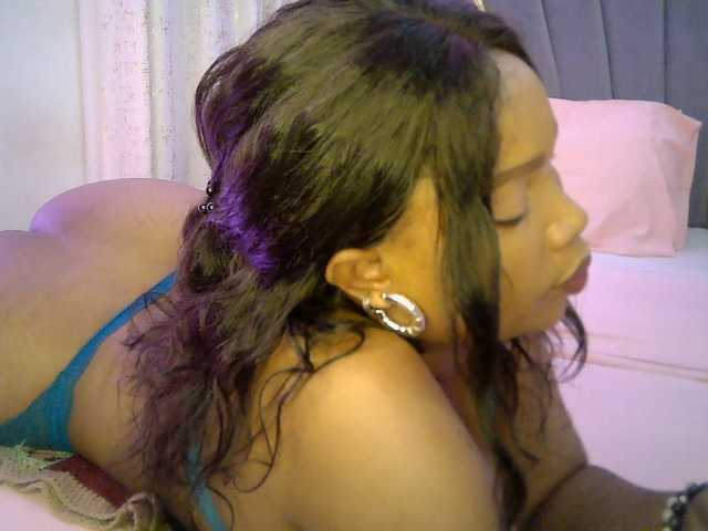 Leilasandy live cam on BongaCams