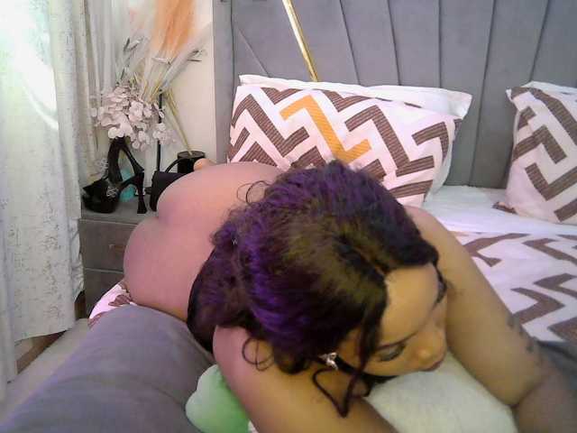 Leilasandy live cam on BongaCams