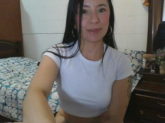 EvanieMoon live cam on BongaCams
