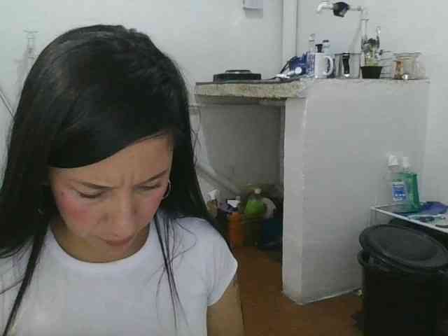 EvanieMoon webcam