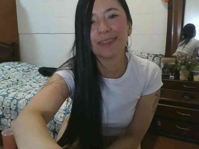 EvanieMoon webcam