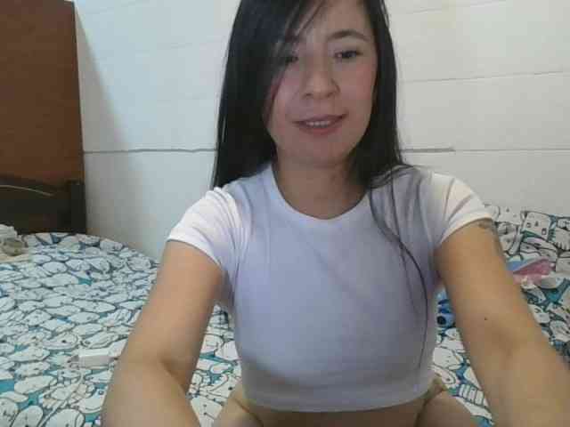 EvanieMoon webcam