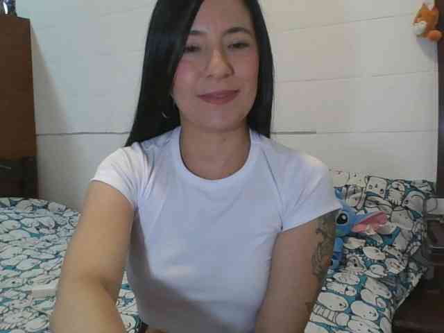 EvanieMoon webcam