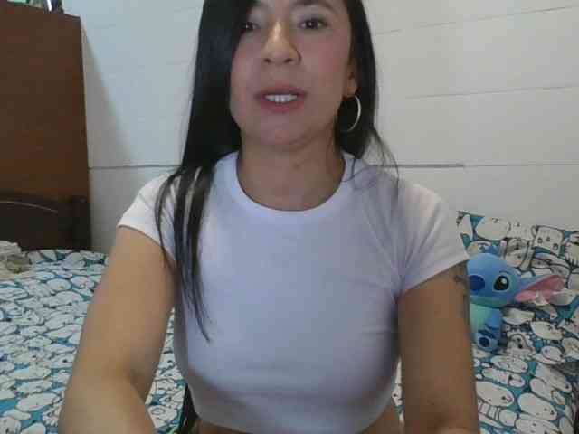 EvanieMoon webcam