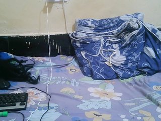 Pretty-221's Live Webcam