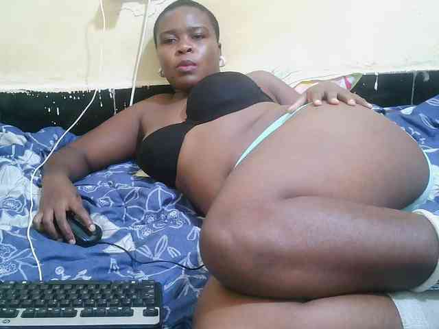Pretty-221 webcam
