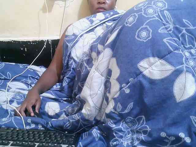 Pretty-221 webcam