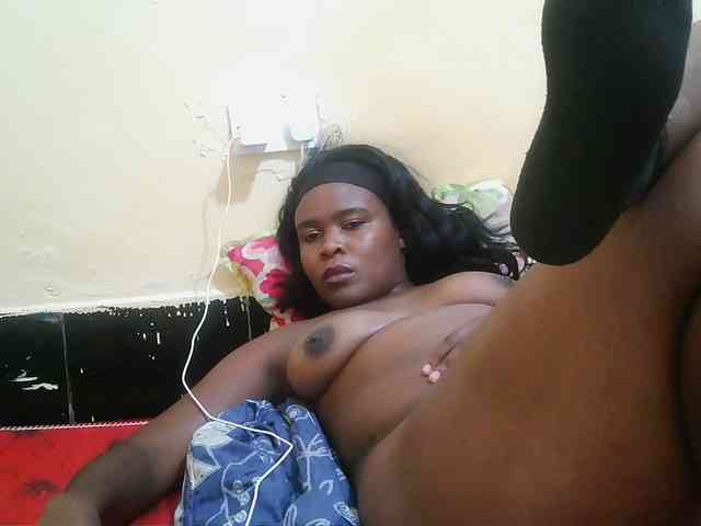 Pretty-221 webcam