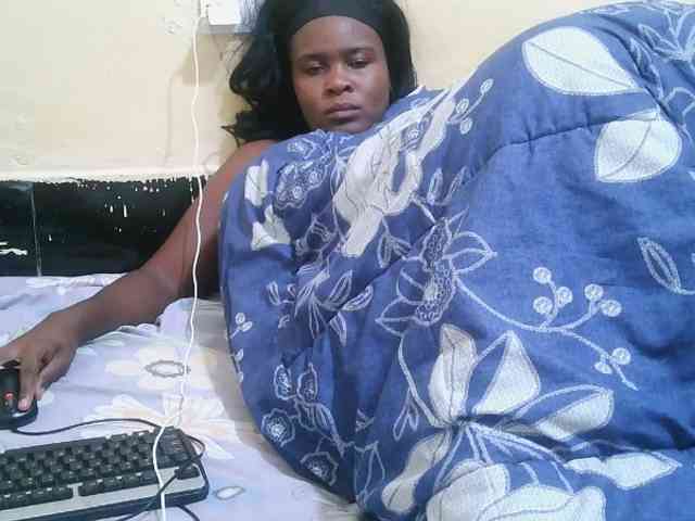 Pretty-221 webcam