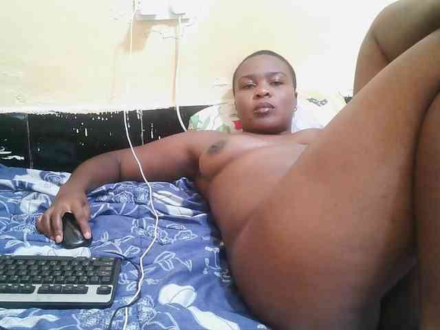 Pretty-221 webcam