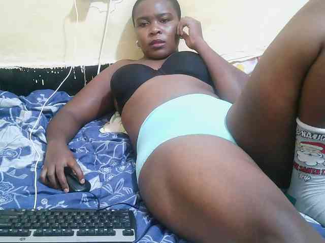 Pretty-221 webcam