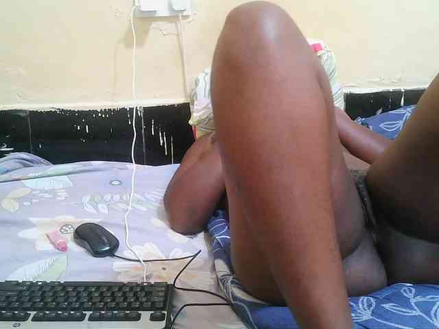 Pretty-221 webcam