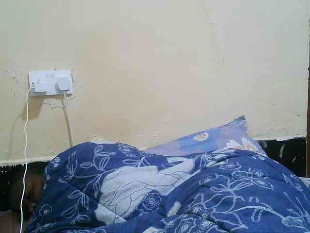 Pretty-221 webcam
