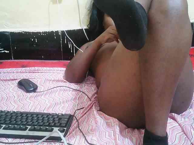 Pretty-221 webcam