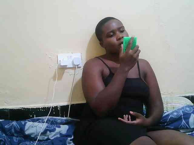 Pretty-221 webcam