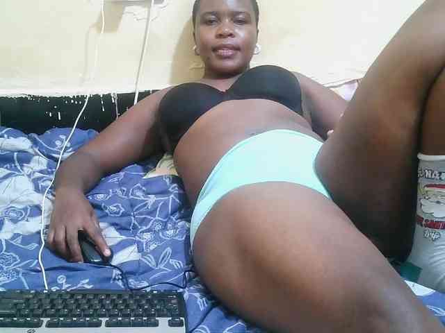 Pretty-221 webcam