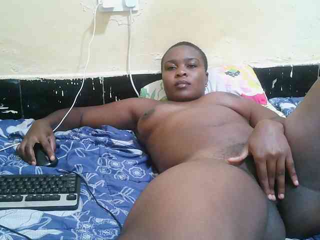 Pretty-221 webcam