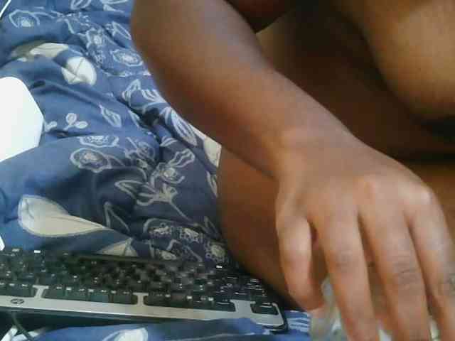 Pretty-221 webcam