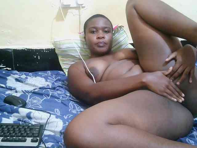 Pretty-221 webcam