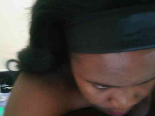 Pretty-221 webcam
