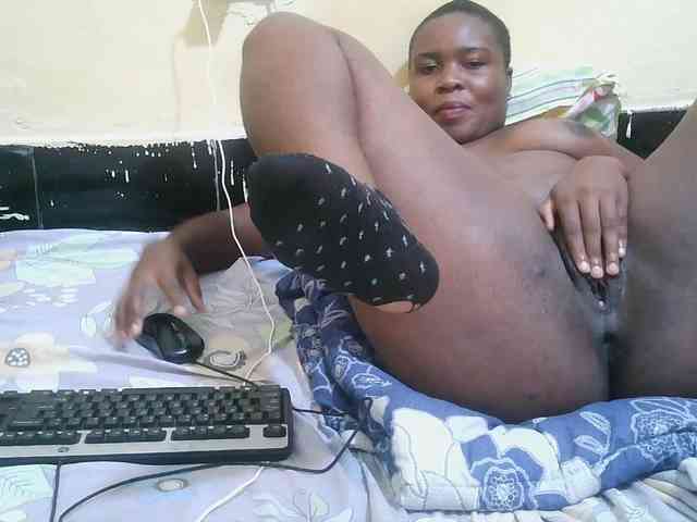 Pretty-221 webcam