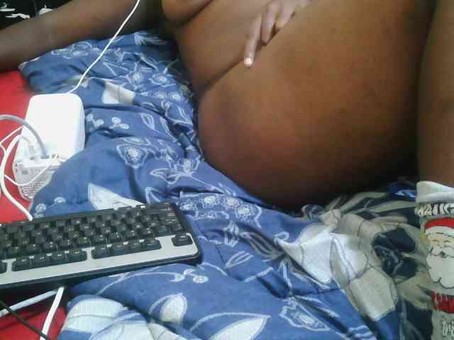 Pretty-221 webcam