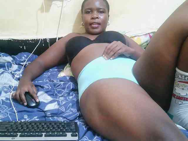 Pretty-221 webcam
