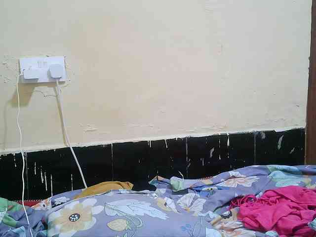 Pretty-221 webcam