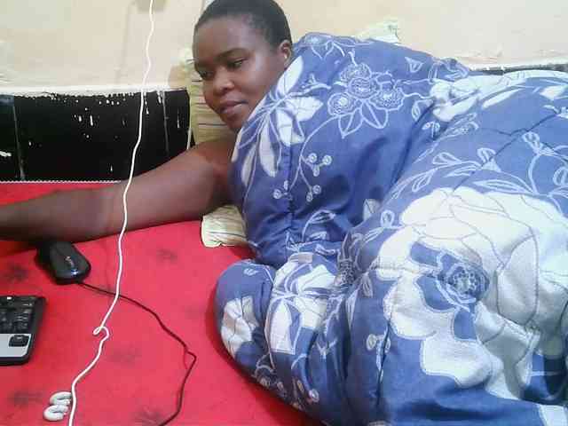 Pretty-221 webcam