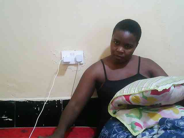Pretty-221 webcam