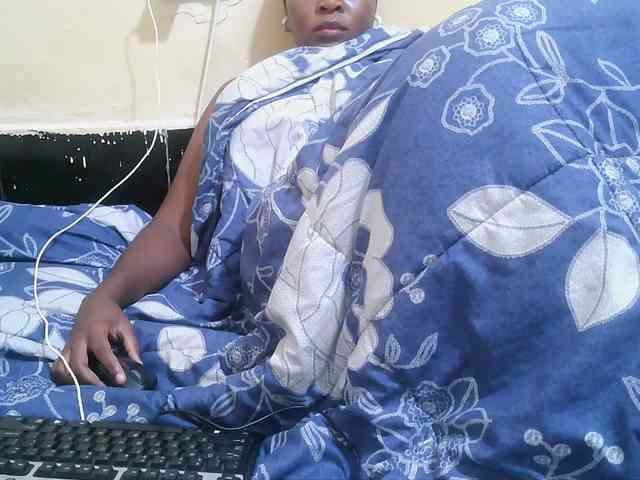 Pretty-221 webcam