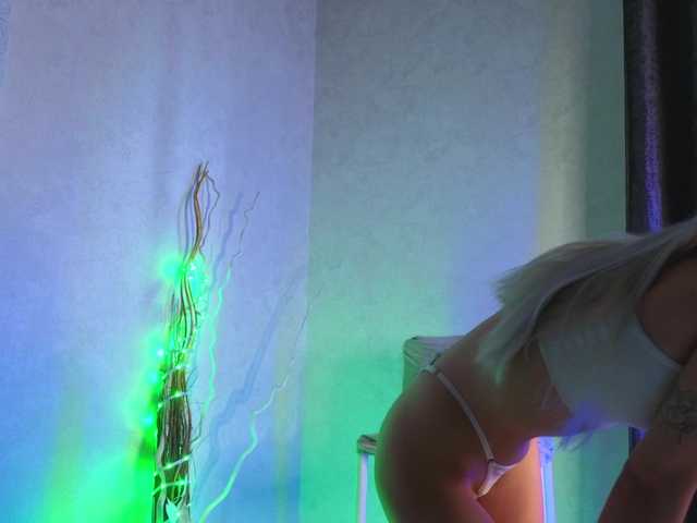 LuxuryBarbie live webcam show