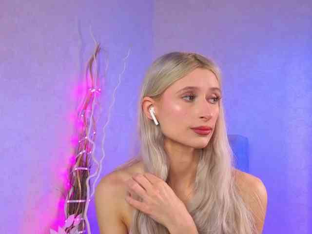 LuxuryBarbie webcam