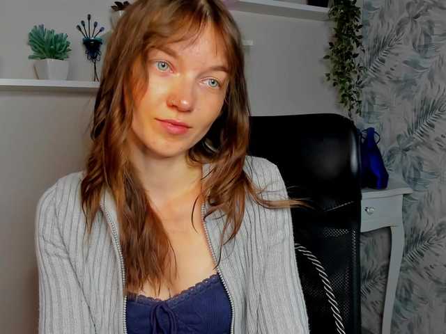 KiraBliss live cam