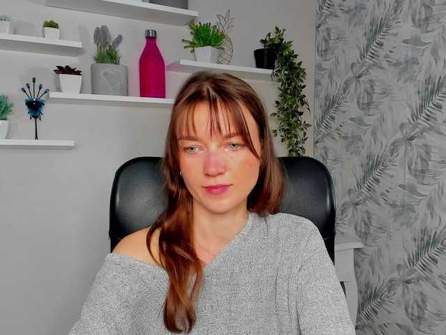 KiraBliss live cam