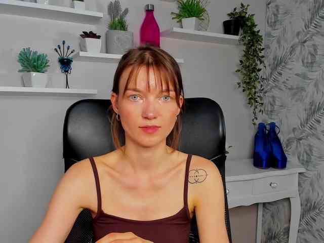 KiraBliss webcam