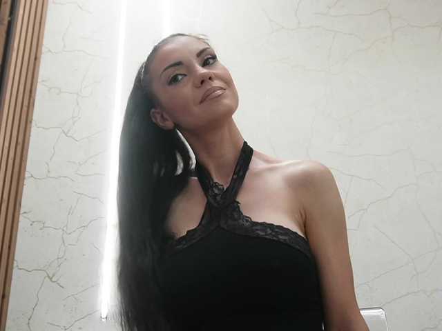 gloriaa-shine live cam on BongaCams