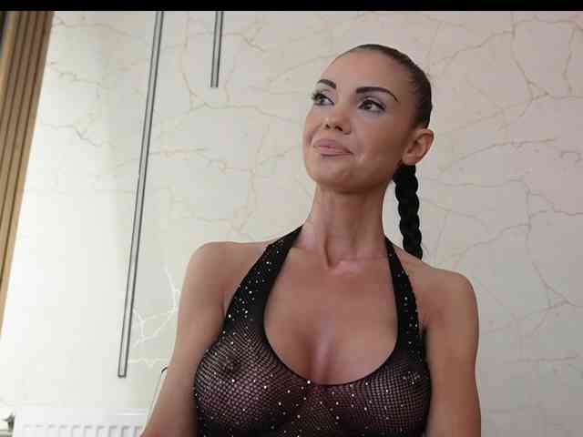 gloriaa-shine webcam