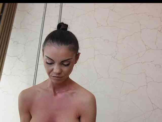 gloriaa-shine webcam