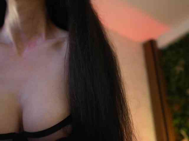 gloriaa-shine webcam