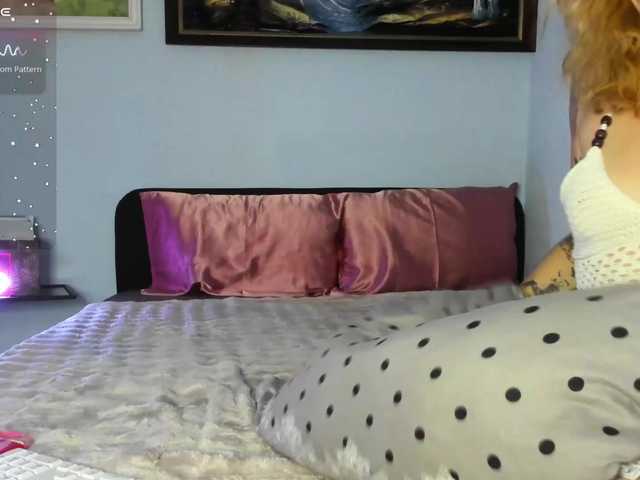 MiaPleasuree live webcam show