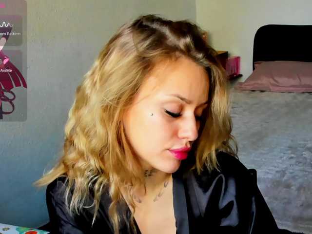 MiaPleasuree live cam on BongaCams