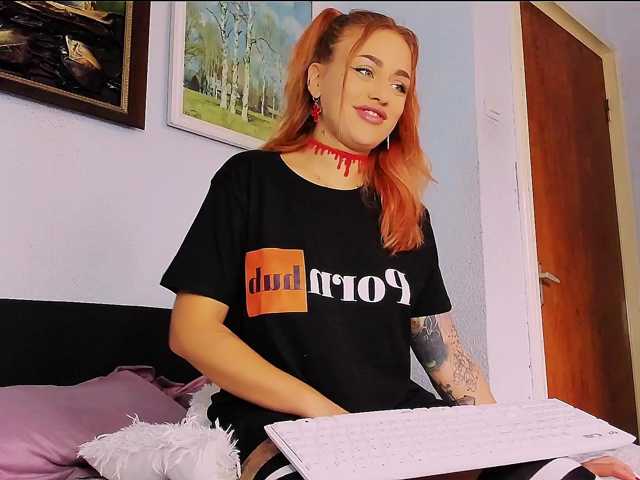 MiaPleasuree live cam on BongaCams