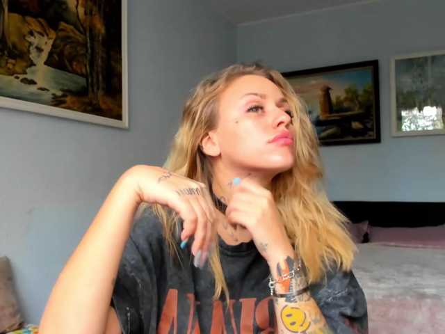 MiaPleasuree live cam preview